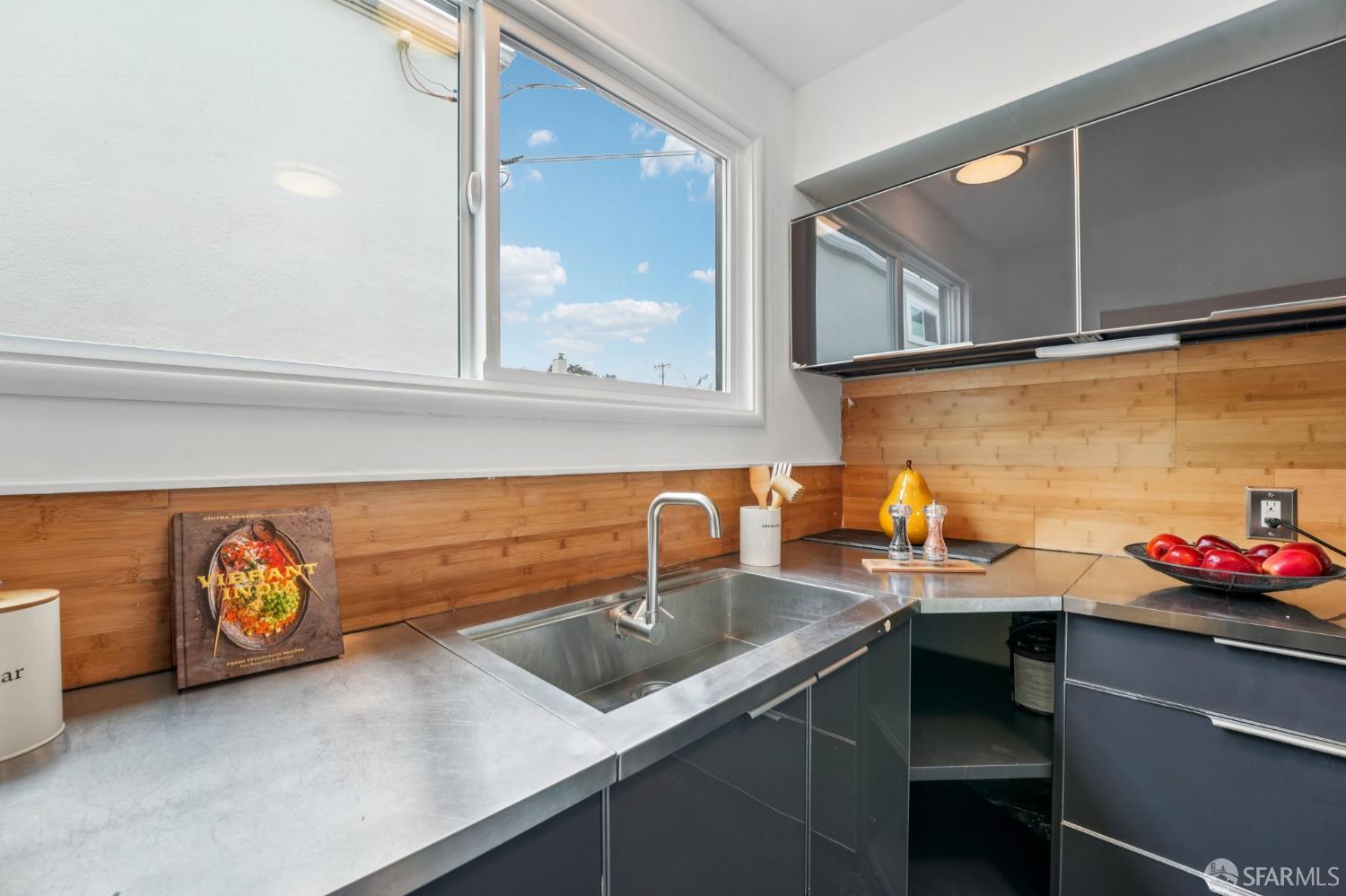 Detail Gallery Image 17 of 52 For 96 Belford Dr, Daly City,  CA 94015 - 3 Beds | 1/1 Baths