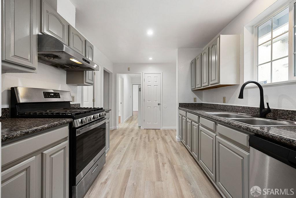 Detail Gallery Image 5 of 20 For 1279 79th Ave, Oakland,  CA 94621 - 3 Beds | 2 Baths