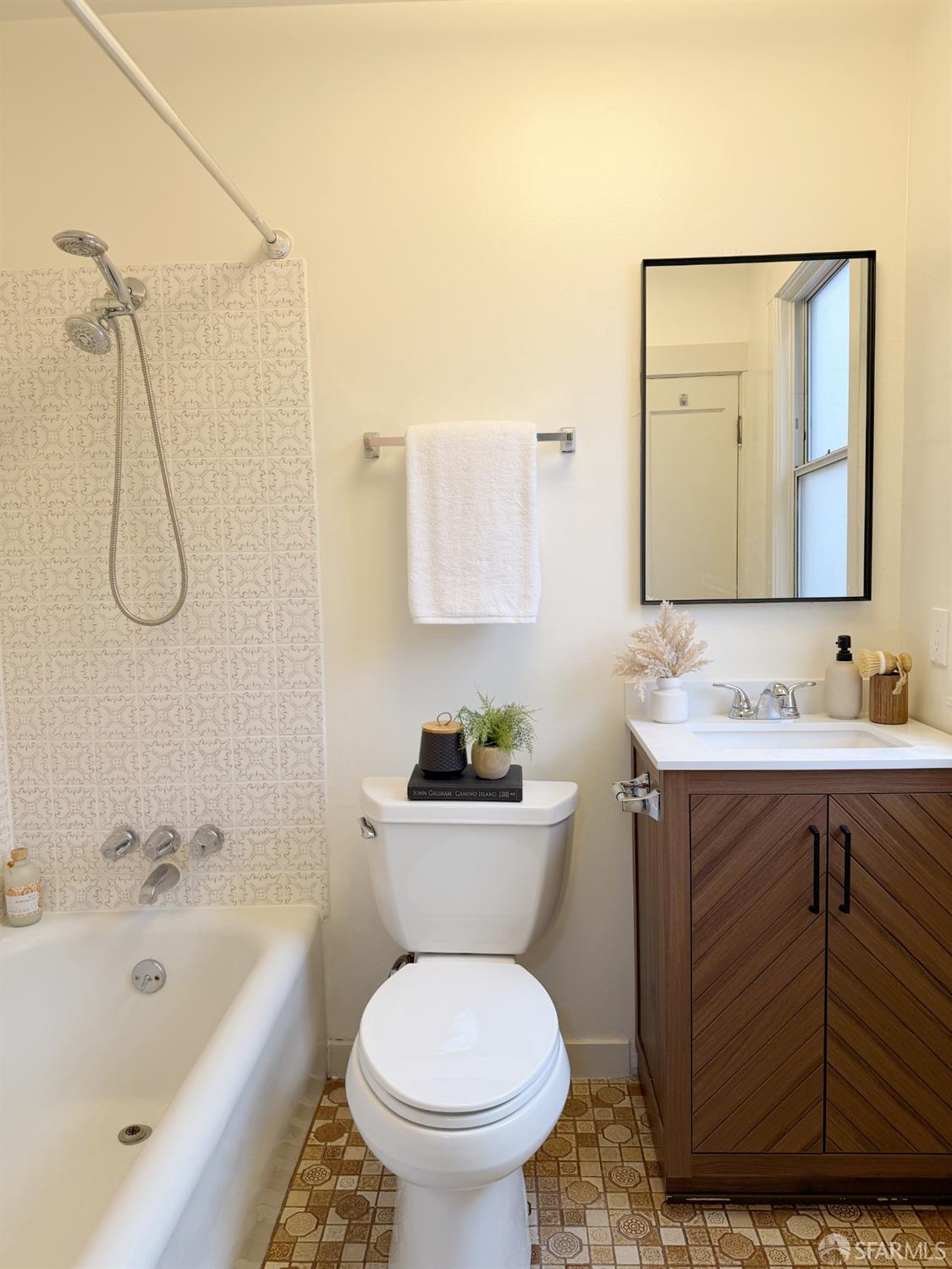 Detail Gallery Image 34 of 54 For 222 Monterey Blvd, San Francisco,  CA 94131 - 3 Beds | 2 Baths