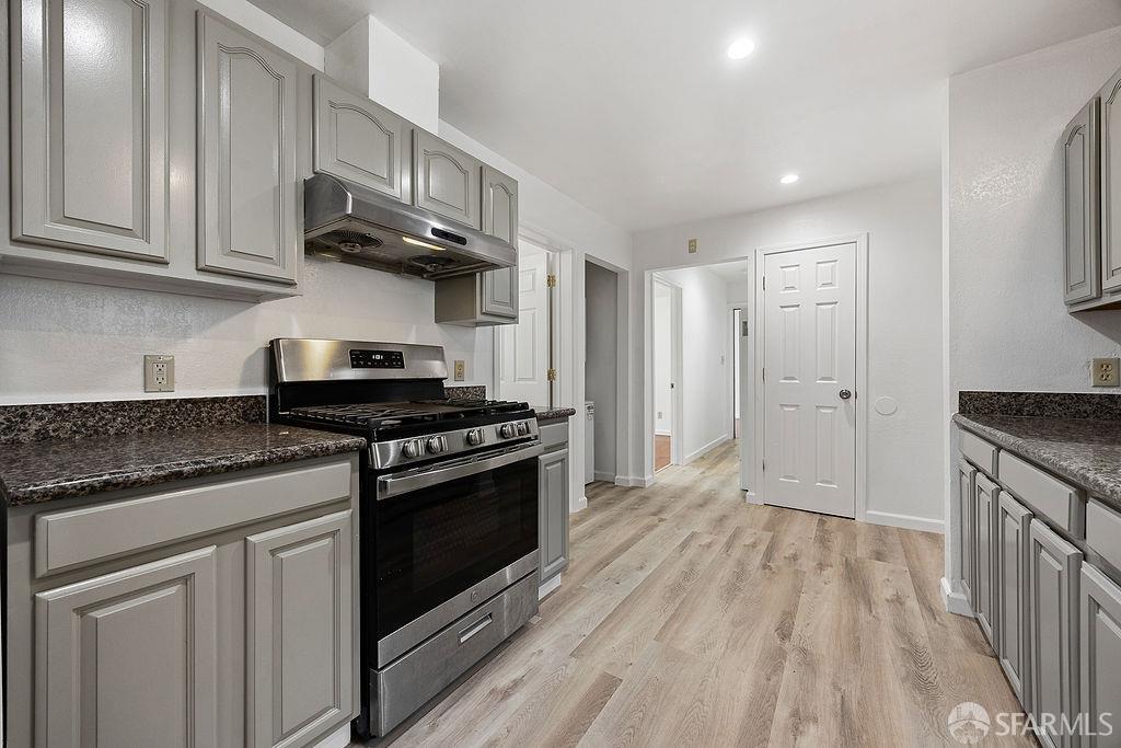 Detail Gallery Image 6 of 20 For 1279 79th Ave, Oakland,  CA 94621 - 3 Beds | 2 Baths