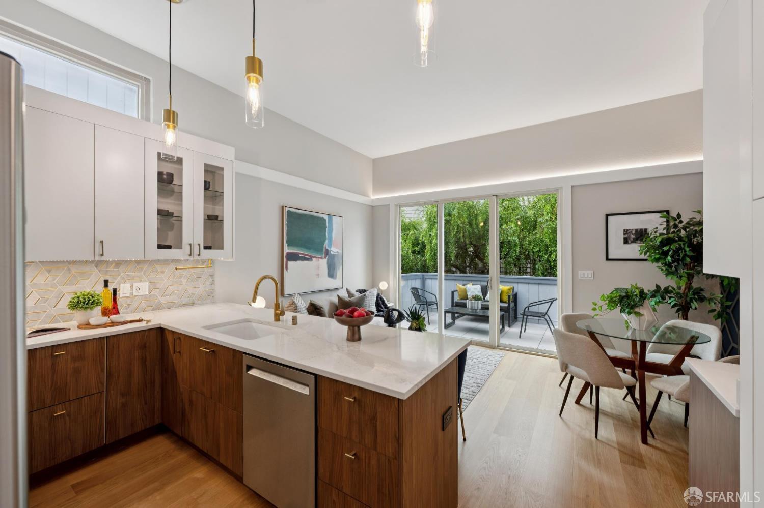 Photo #6: 425070477 Listing 