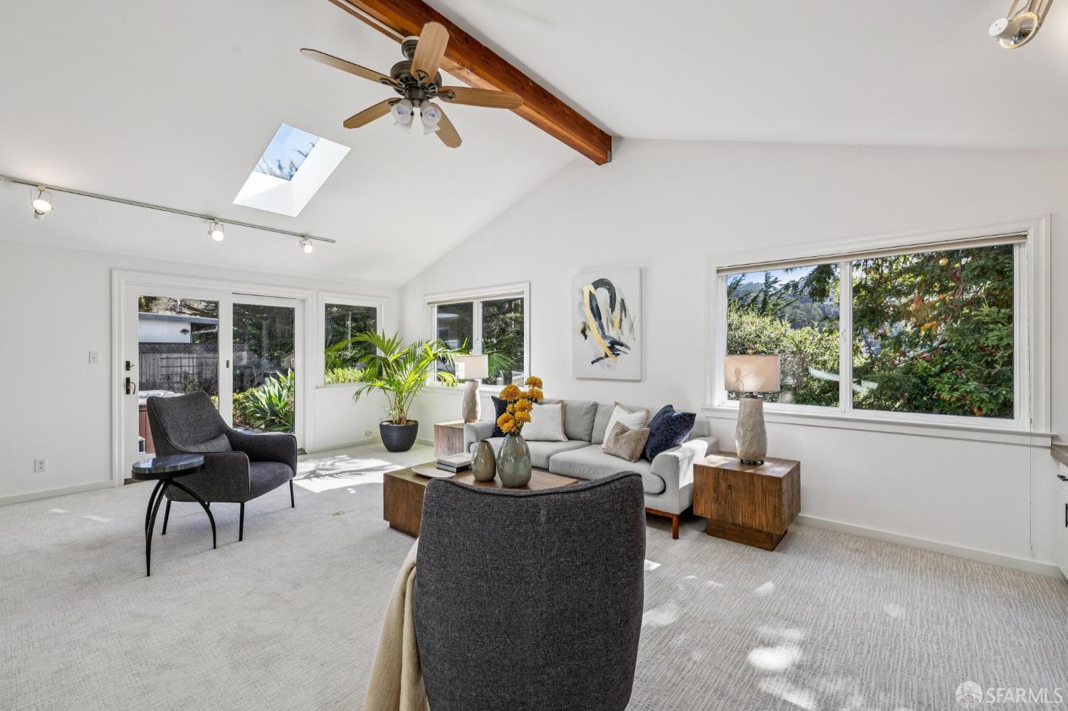 Detail Gallery Image 6 of 30 For 796 Alta Vista Dr, Pacifica,  CA 94044 - 3 Beds | 2 Baths