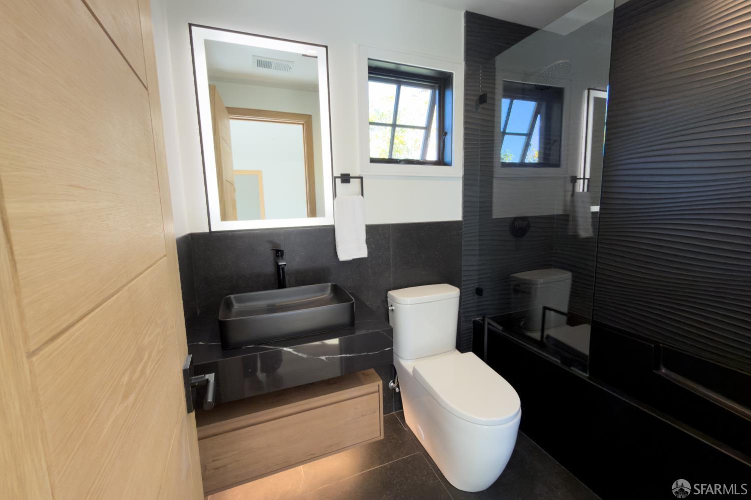 Detail Gallery Image 34 of 47 For 14 Channing Rd, Burlingame,  CA 94010 - 5 Beds | 5/1 Baths