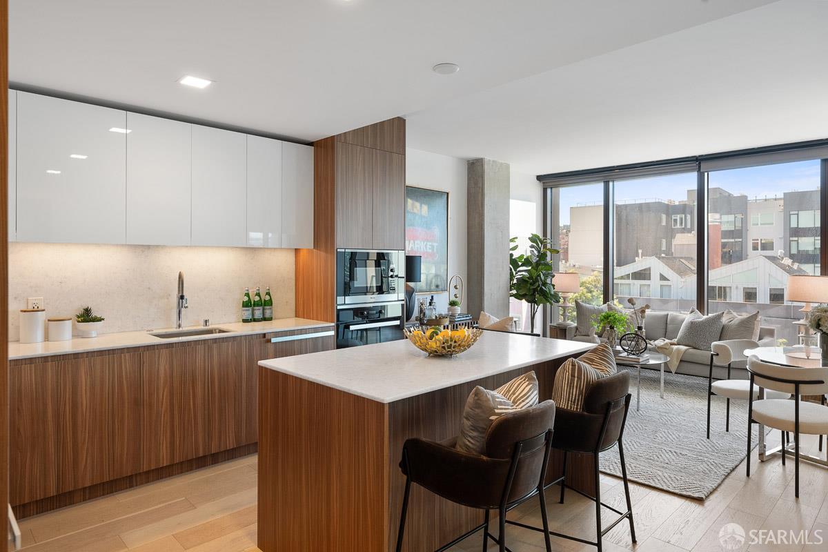 Photo #8: 425076052 Listing: Photo #8