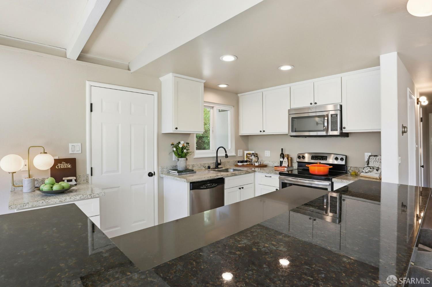 Detail Gallery Image 17 of 41 For 656 Pebble Dr, El Sobrante,  CA 94803 - 3 Beds | 2 Baths