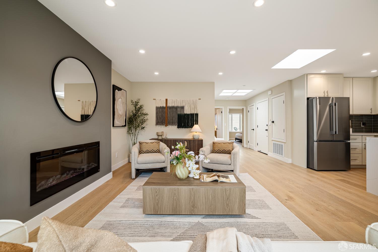 Detail Gallery Image 4 of 69 For 537 Russia Ave, San Francisco,  CA 94112 - 3 Beds | 2 Baths