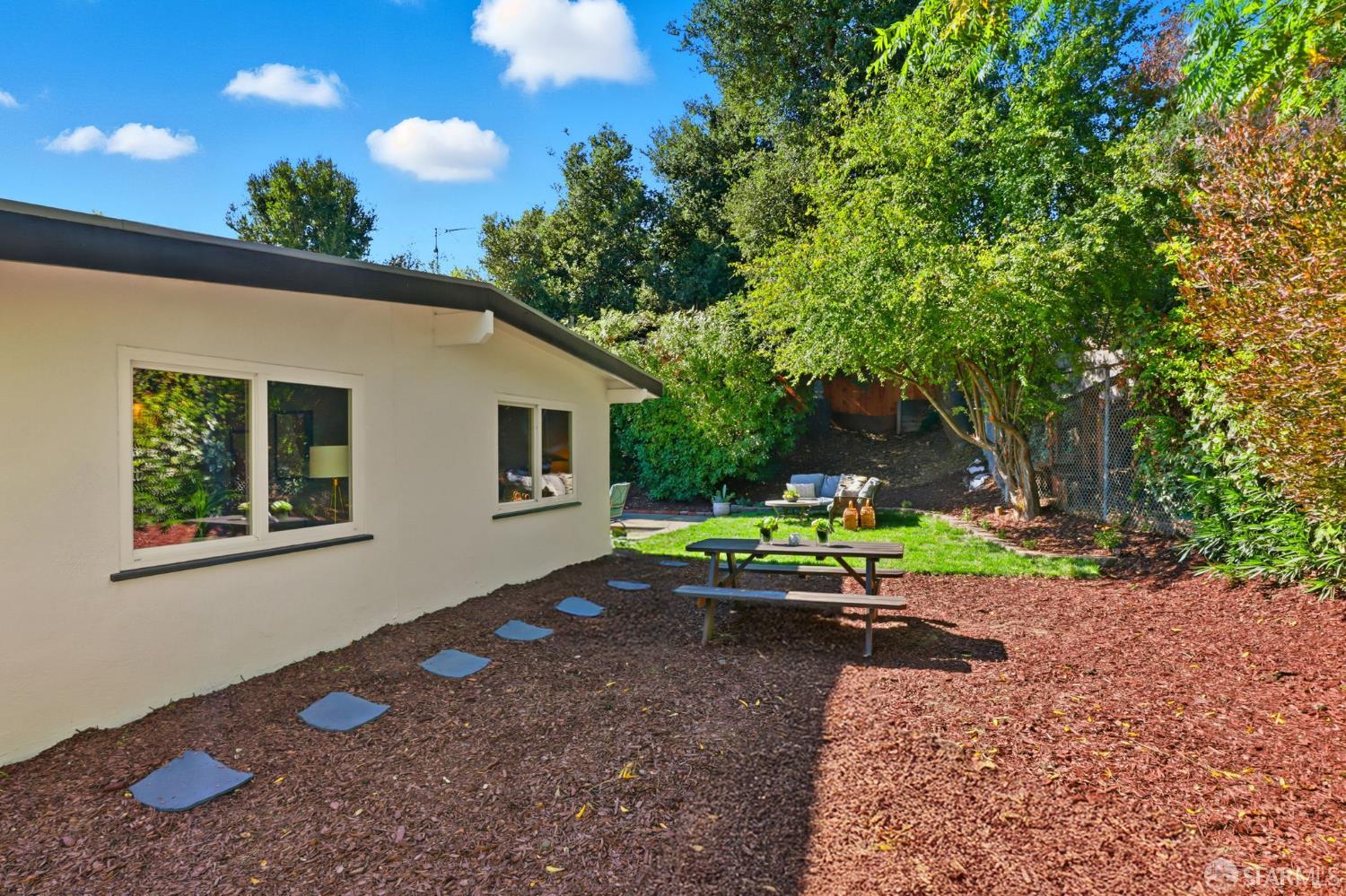 Detail Gallery Image 38 of 41 For 656 Pebble Dr, El Sobrante,  CA 94803 - 3 Beds | 2 Baths