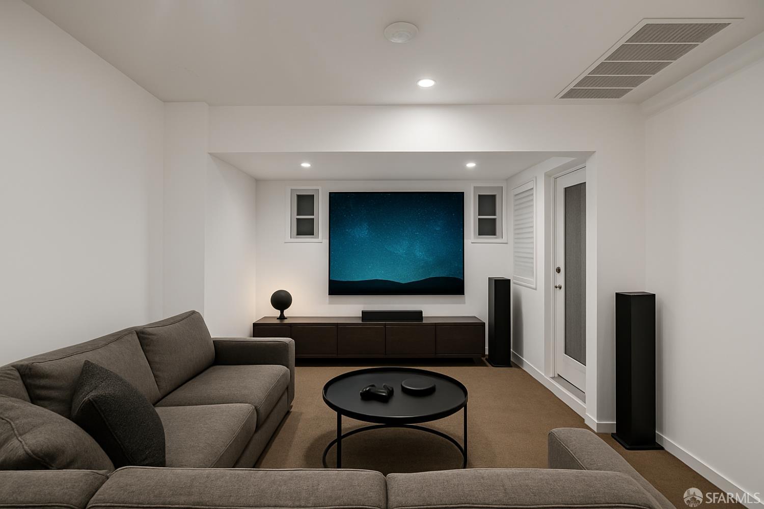 Detail Gallery Image 5 of 44 For 282 Eureka St, San Francisco,  CA 94114 - 4 Beds | 2/1 Baths