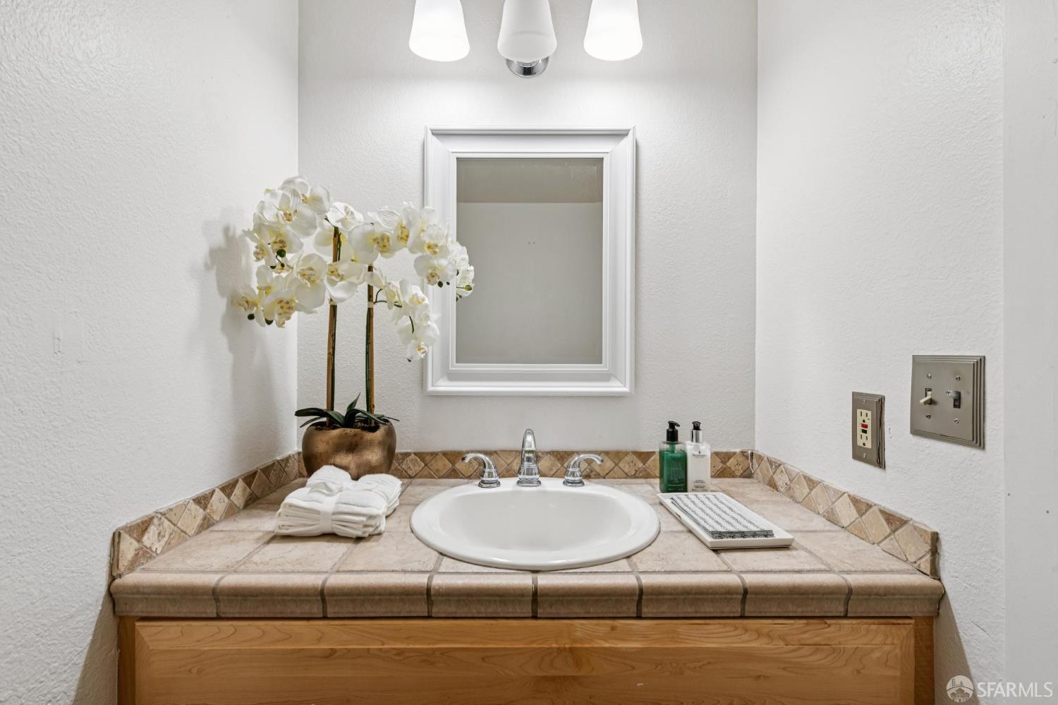 Detail Gallery Image 16 of 28 For 141 Edgewater Pl, Pittsburg,  CA 94565 - 3 Beds | 2/1 Baths