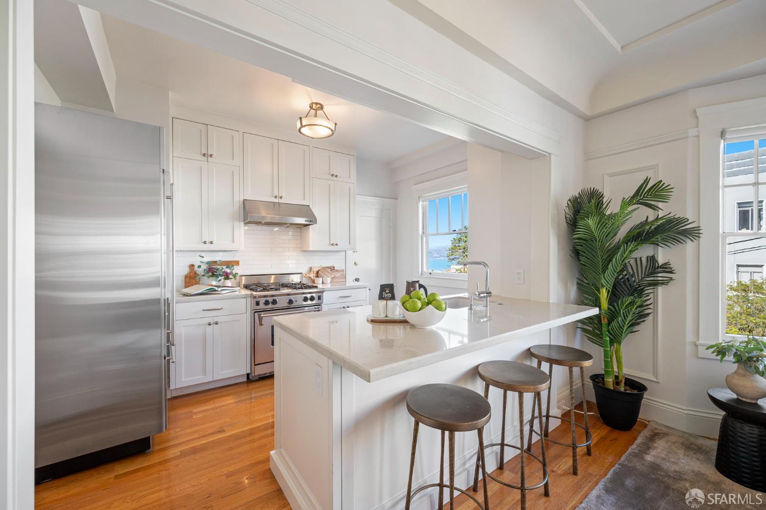 Detail Gallery Image 7 of 40 For 2363 Larkin St #34,  San Francisco,  CA 94109 - 2 Beds | 1 Baths