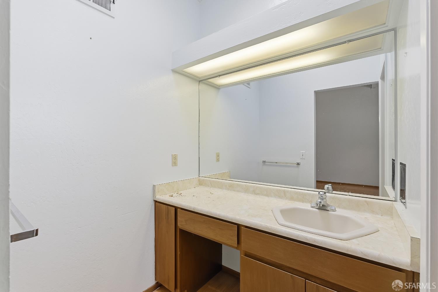 Detail Gallery Image 14 of 30 For 49 Turquoise Way, San Francisco,  CA 94131 - 4 Beds | 2/1 Baths