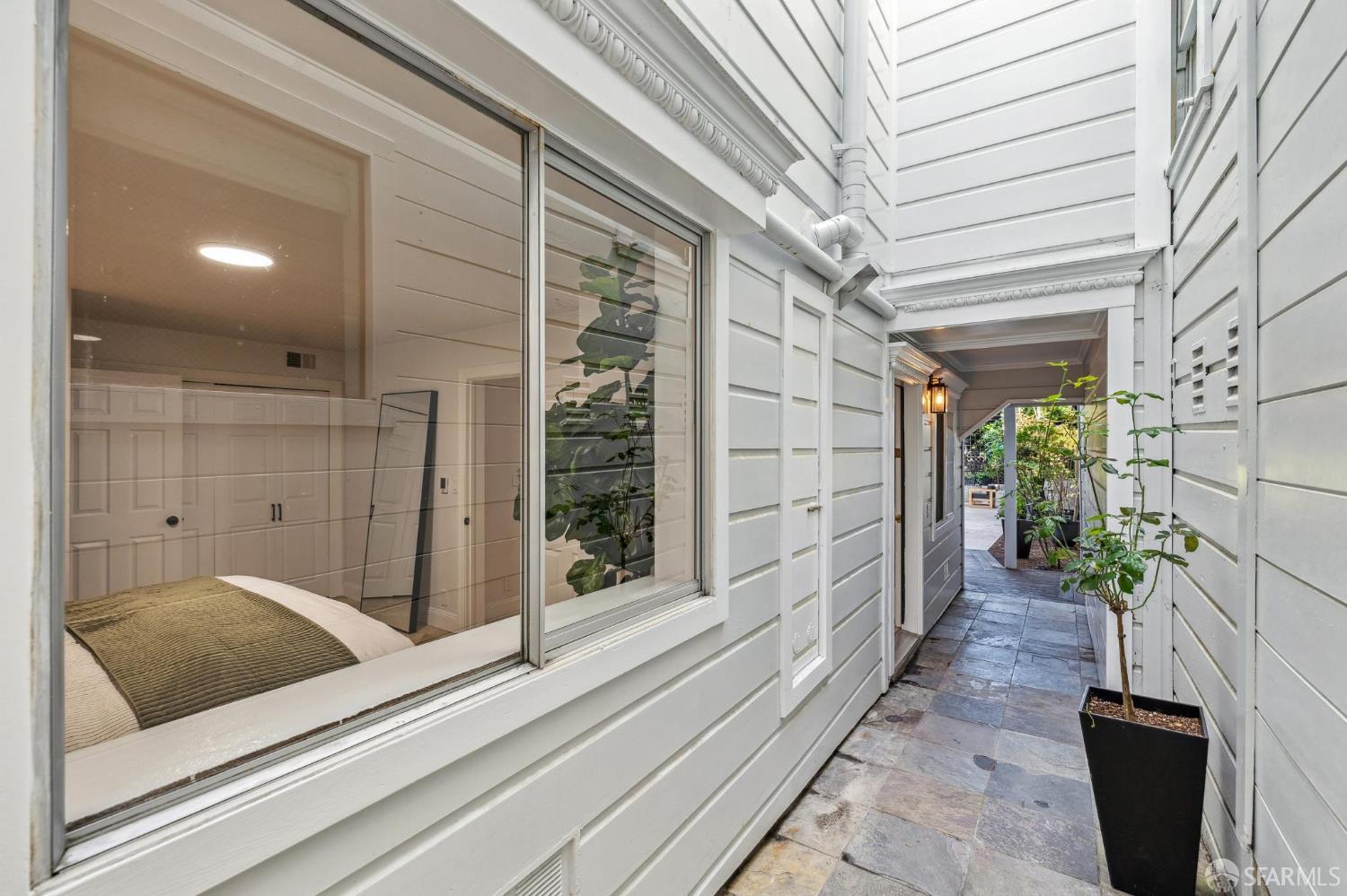 Detail Gallery Image 44 of 74 For 729 Douglass St a,  San Francisco,  CA 94114 - 3 Beds | 3 Baths