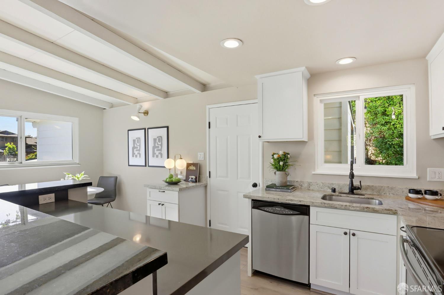 Detail Gallery Image 16 of 41 For 656 Pebble Dr, El Sobrante,  CA 94803 - 3 Beds | 2 Baths