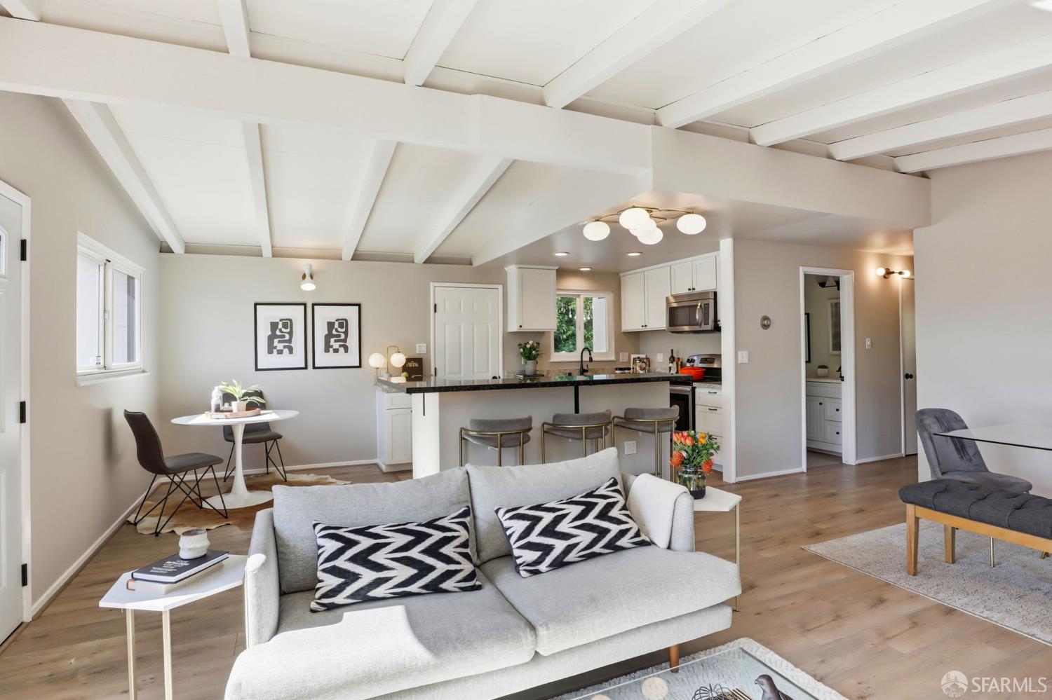 Detail Gallery Image 3 of 41 For 656 Pebble Dr, El Sobrante,  CA 94803 - 3 Beds | 2 Baths