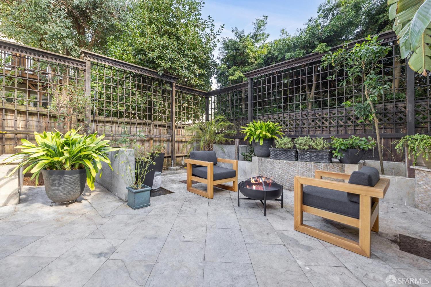 Detail Gallery Image 66 of 74 For 729 Douglass St a,  San Francisco,  CA 94114 - 3 Beds | 3 Baths