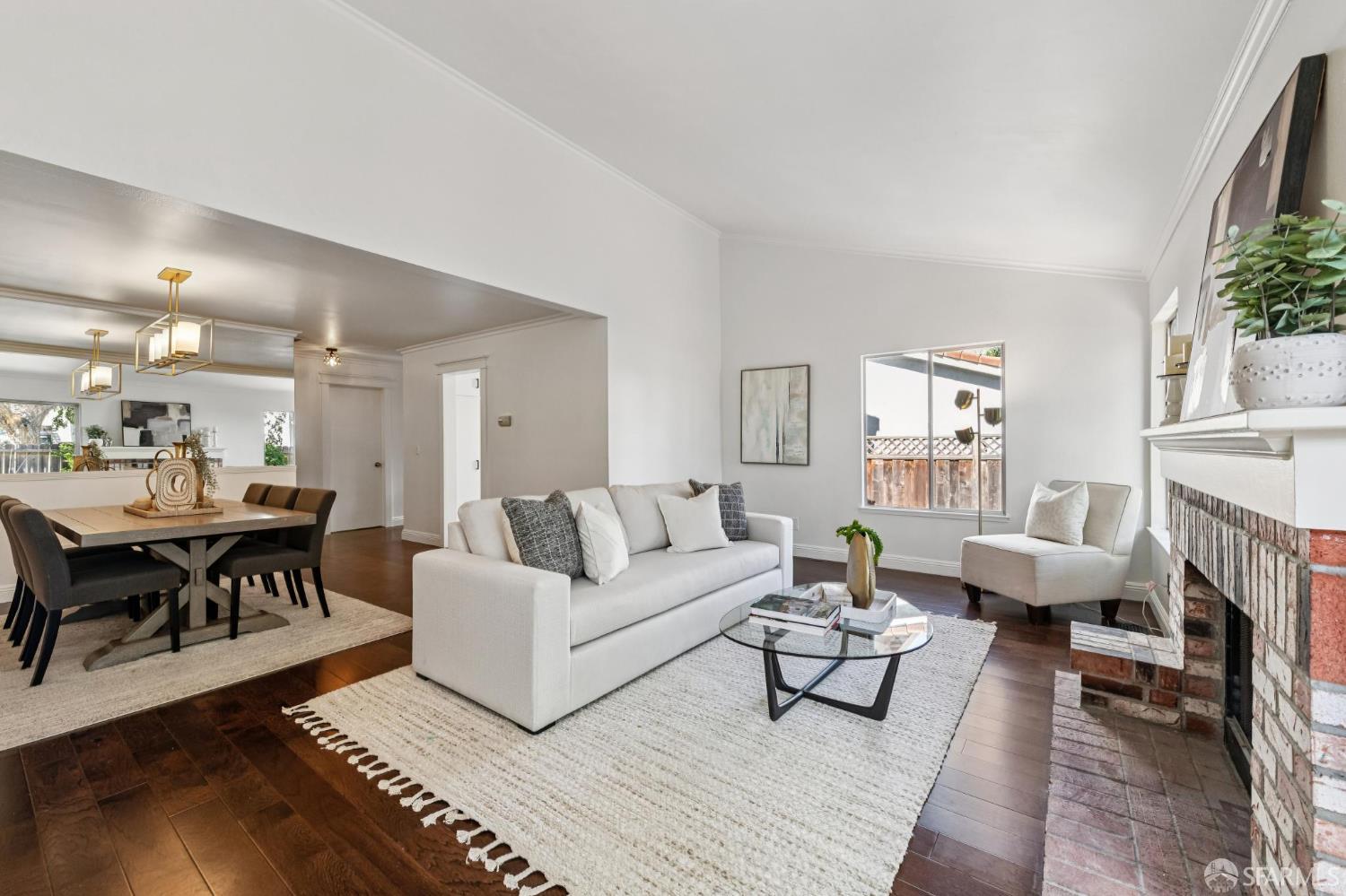 Detail Gallery Image 5 of 28 For 141 Edgewater Pl, Pittsburg,  CA 94565 - 3 Beds | 2/1 Baths