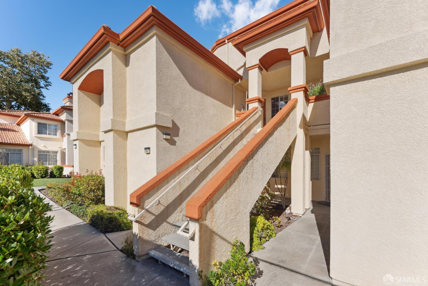 Detail Gallery Image 2 of 50 For 7063 Dublin Meadows St #H,  Dublin,  CA 94568 - 3 Beds | 2 Baths