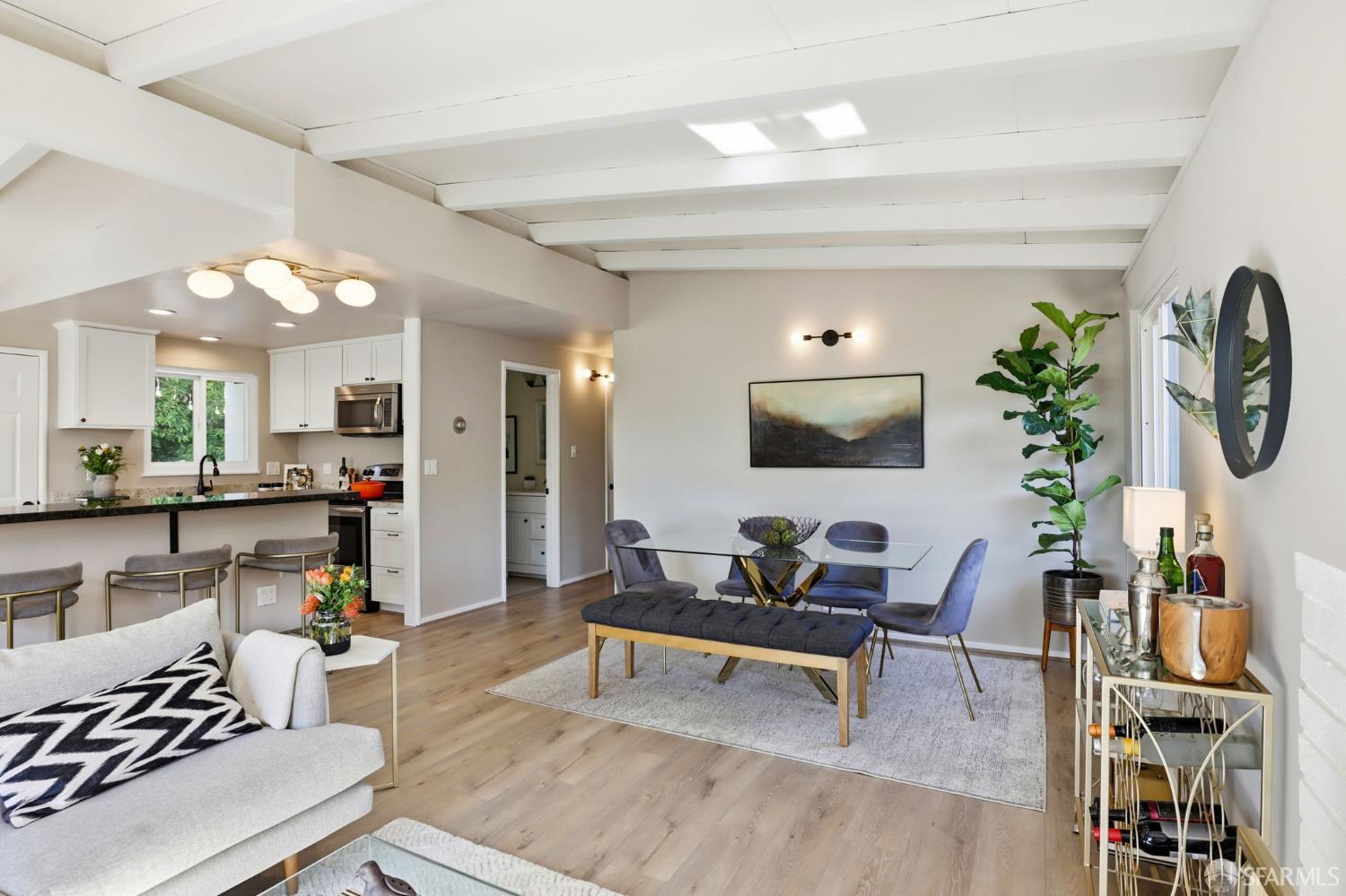 Detail Gallery Image 4 of 41 For 656 Pebble Dr, El Sobrante,  CA 94803 - 3 Beds | 2 Baths