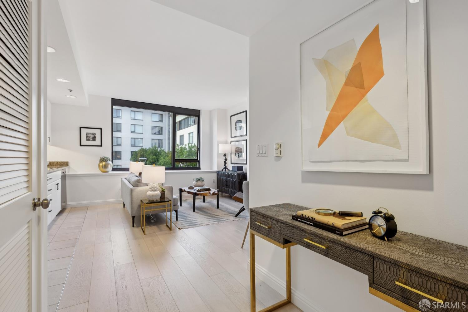 Photo #2: 425080219 Listing 