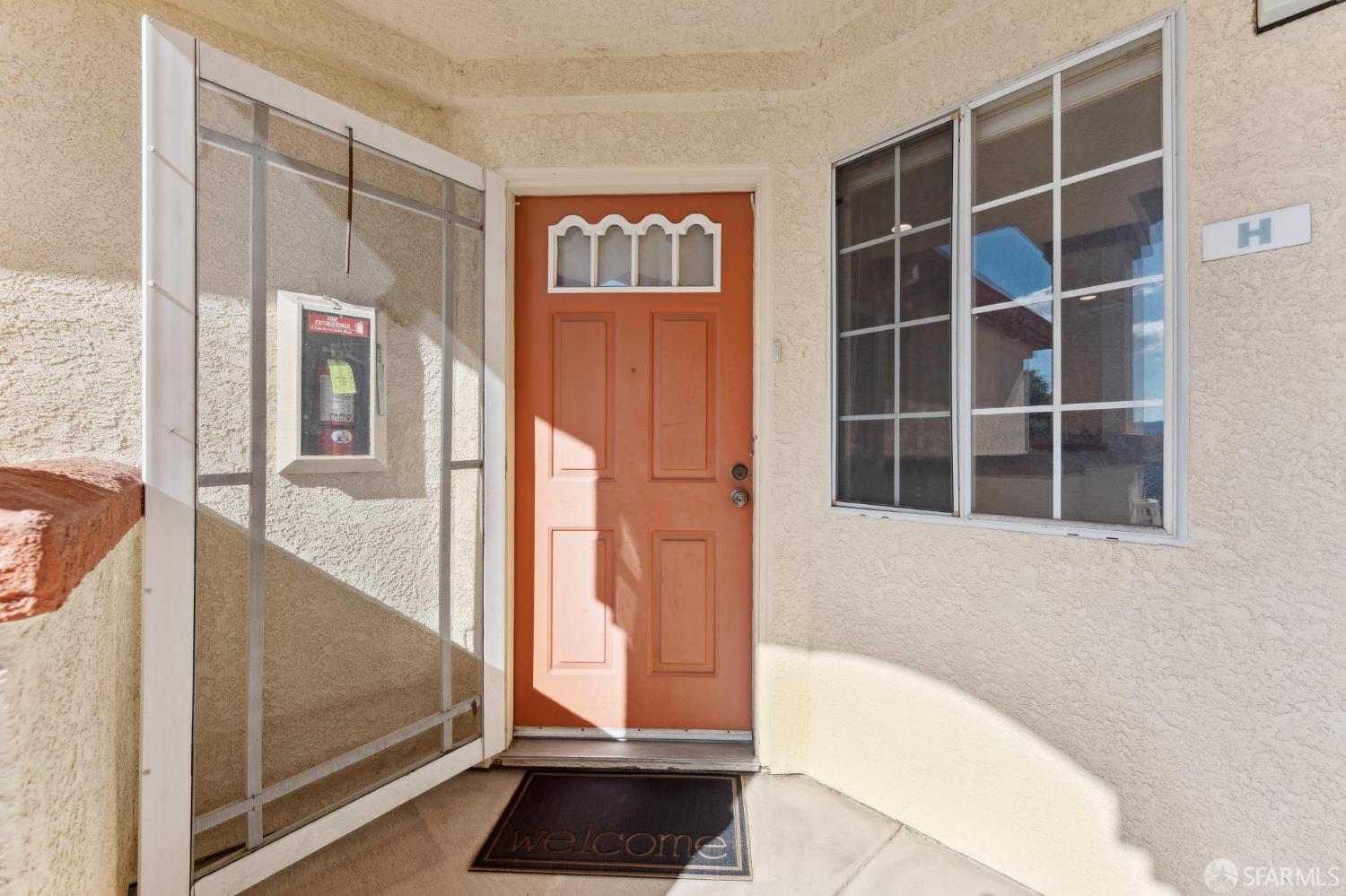 Detail Gallery Image 3 of 50 For 7063 Dublin Meadows St #H,  Dublin,  CA 94568 - 3 Beds | 2 Baths