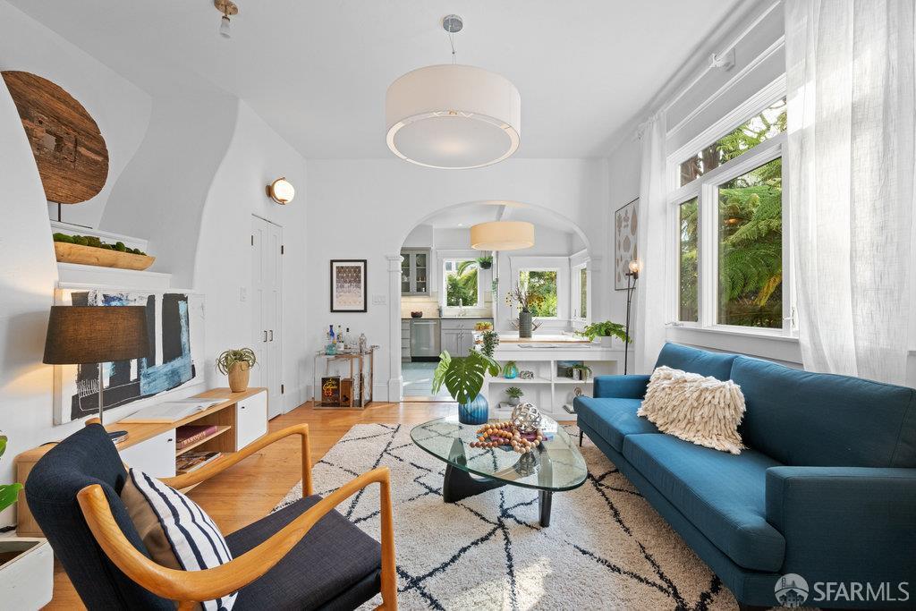 MLS: 425079184 Condo For Sale