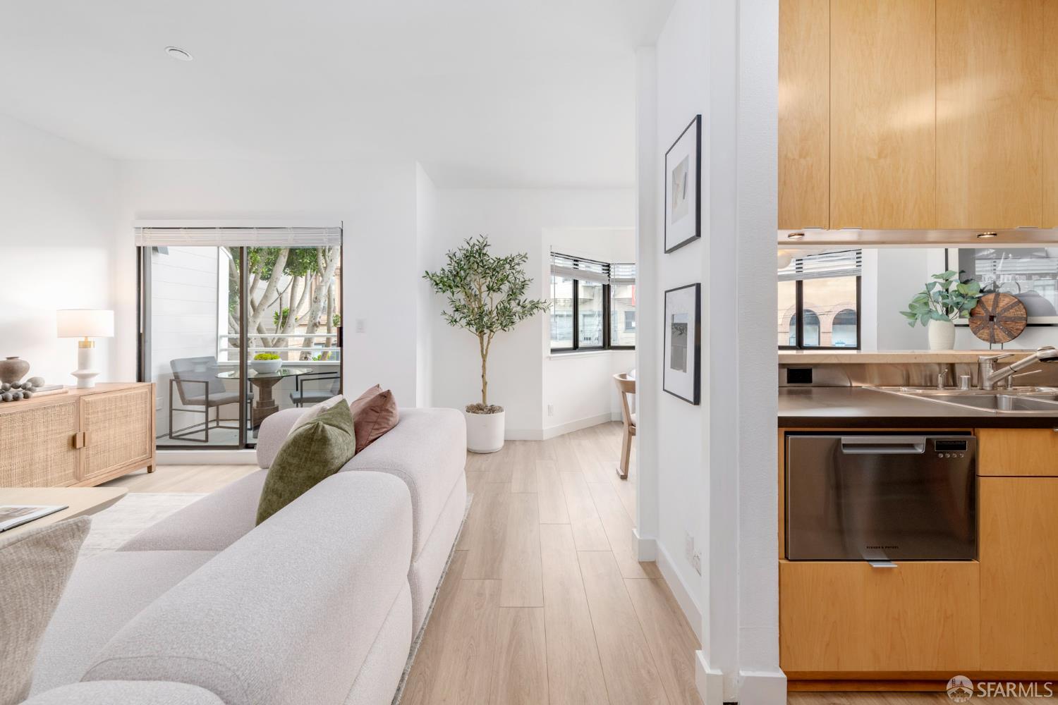 Photo #5: 425081833 Listing: Photo #5