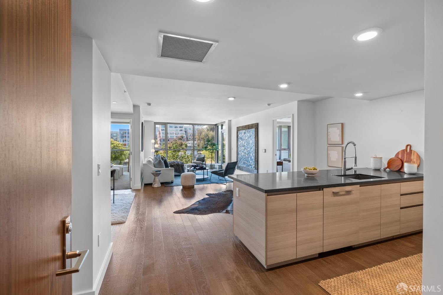 More Details about MLS # 425082165 : 718 LONG BRIDGE STREET #215