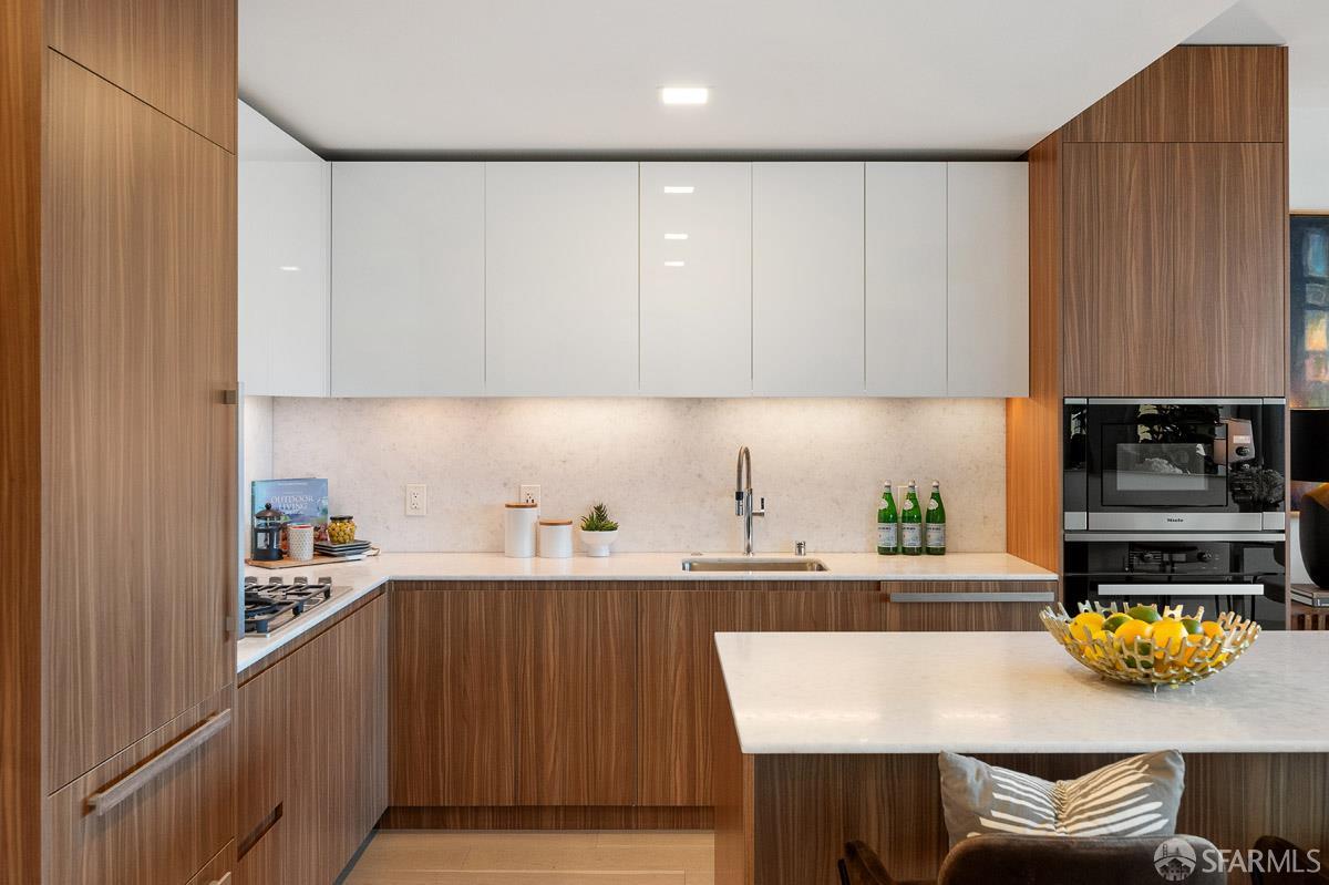 Photo #10: 425076052 Listing: Photo #10