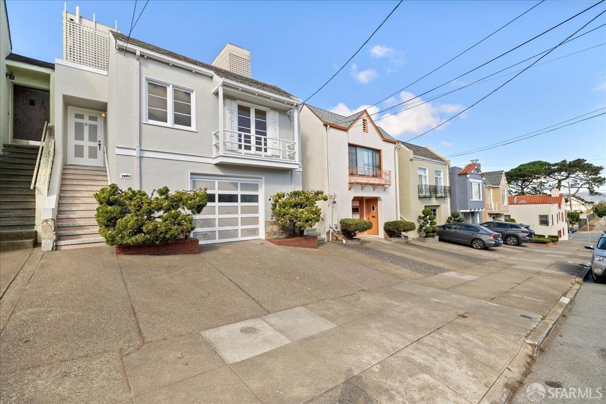 Detail Gallery Image 3 of 42 For 1735 28th Ave, San Francisco,  CA 94122 - 4 Beds | 2 Baths