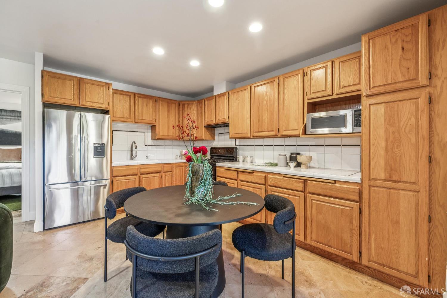 Detail Gallery Image 48 of 74 For 729 Douglass St a,  San Francisco,  CA 94114 - 3 Beds | 3 Baths