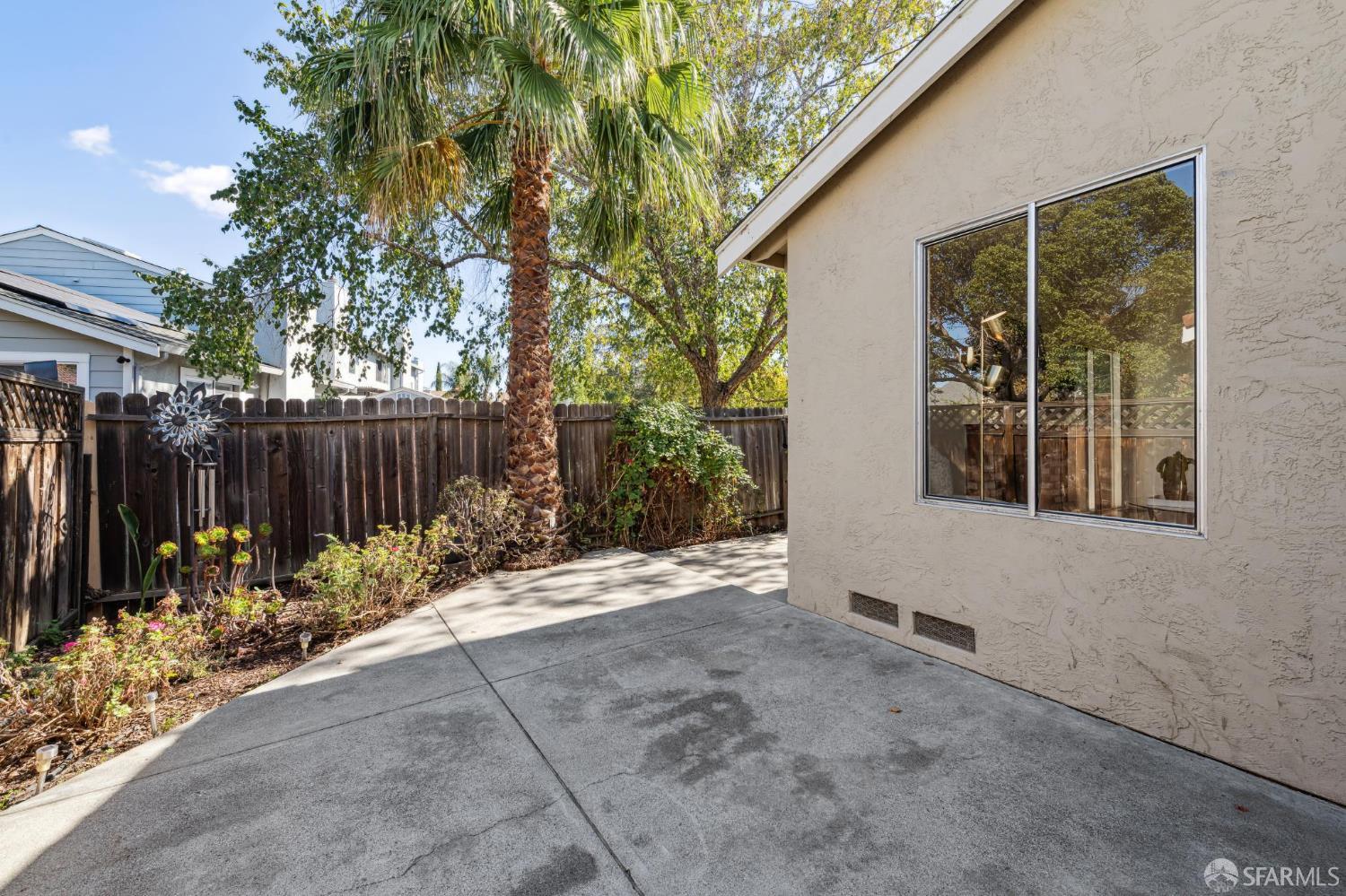 Detail Gallery Image 26 of 28 For 141 Edgewater Pl, Pittsburg,  CA 94565 - 3 Beds | 2/1 Baths