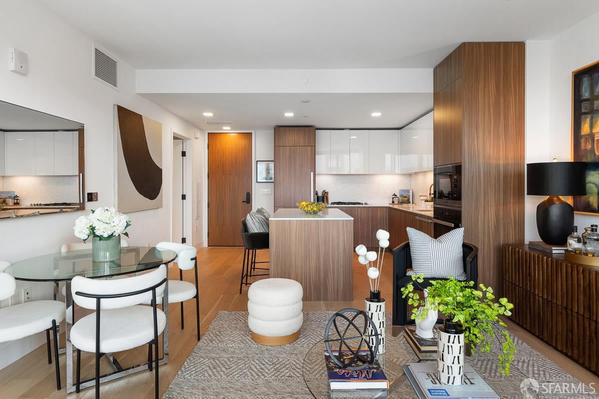 Photo #6: 425076052 Listing: Photo #6