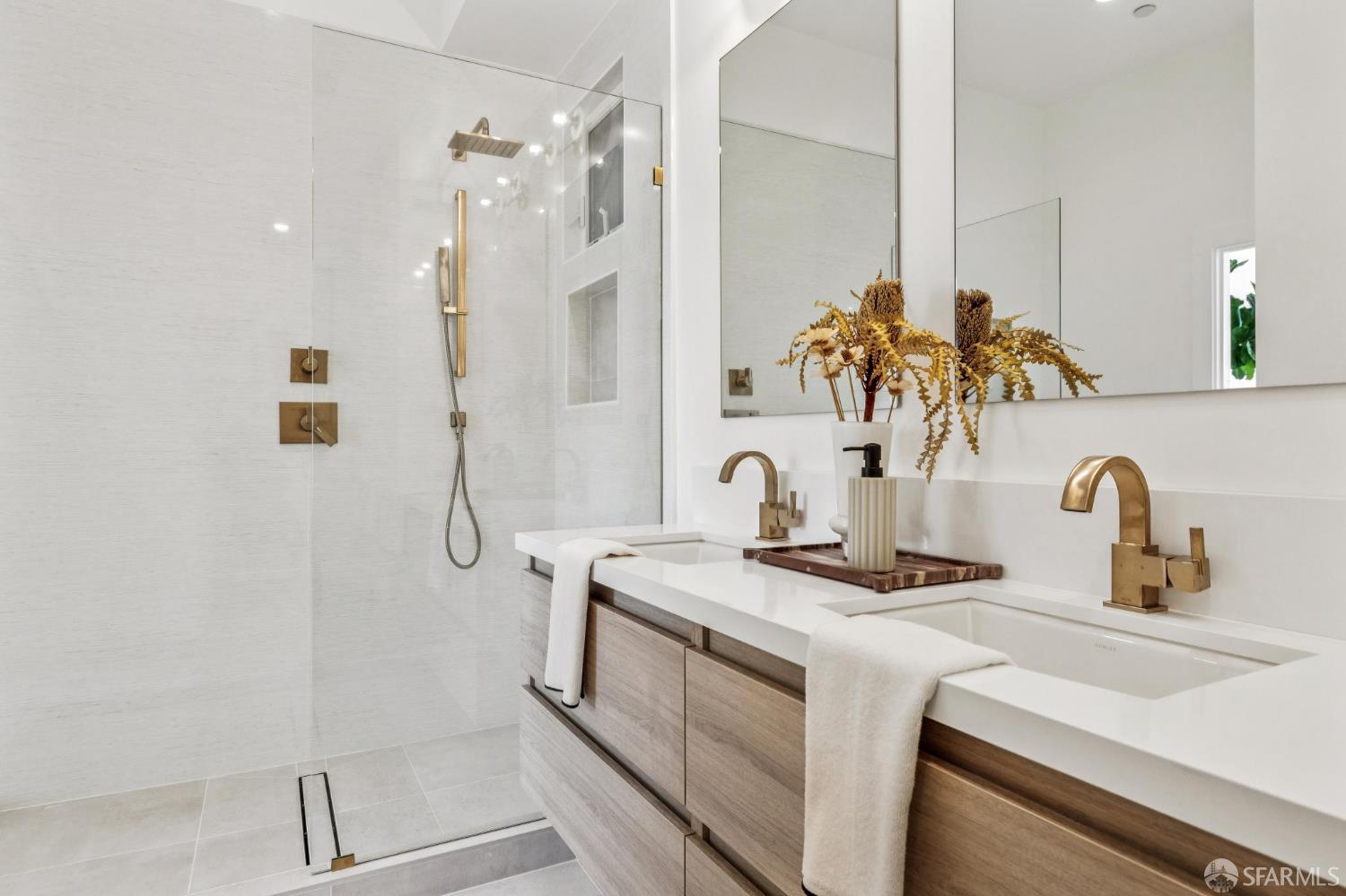 Photo #11: 425081893 Listing: Photo #11