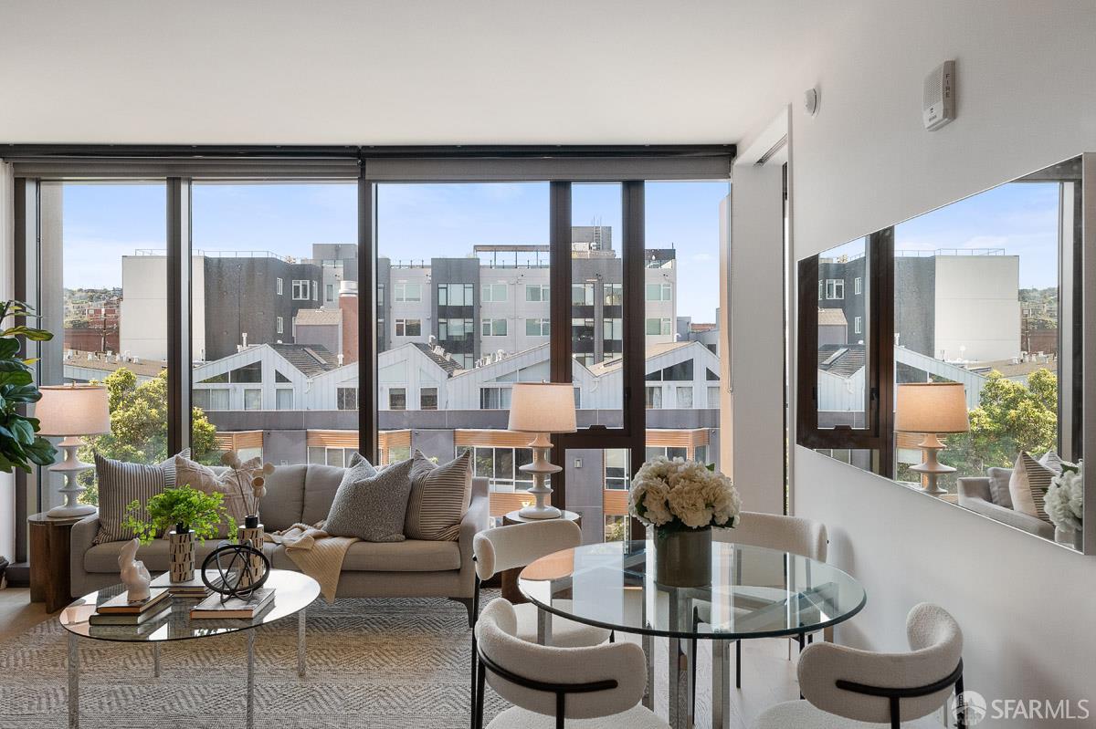 Photo #2: 425076052 Listing: Photo #2