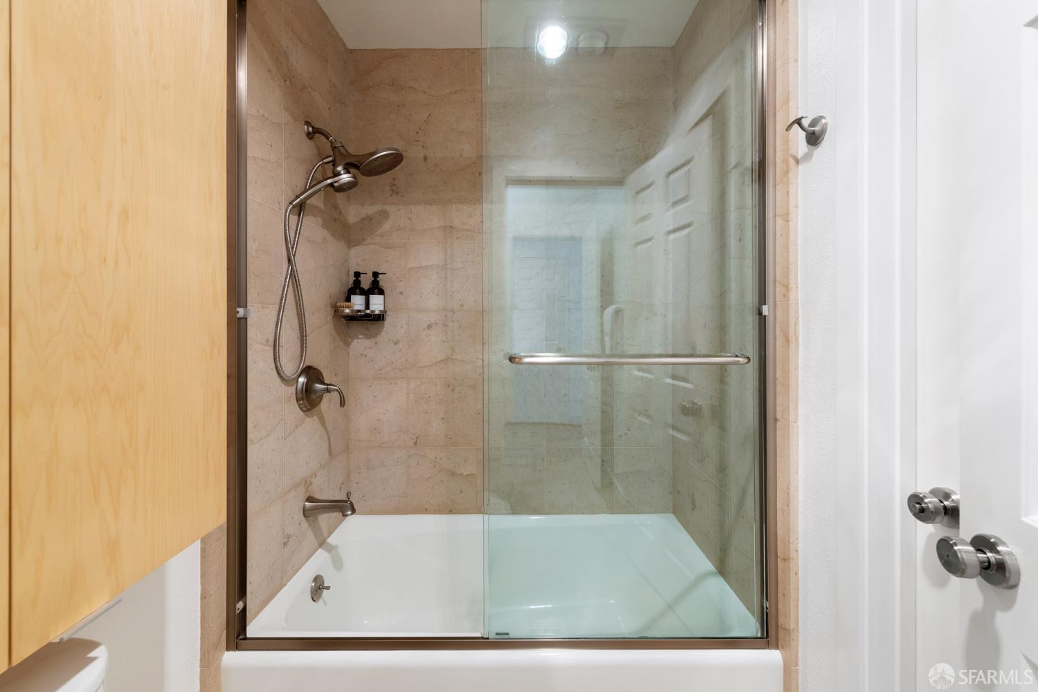 Photo #19: 425081833 Listing: Photo #19