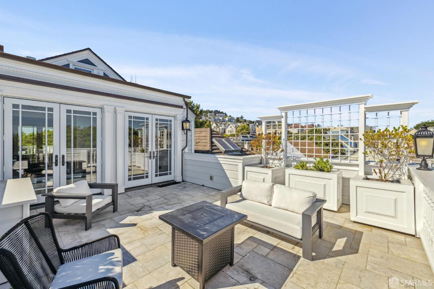 Detail Gallery Image 38 of 93 For 729 Douglass St, San Francisco,  CA 94114 - – Beds | – Baths