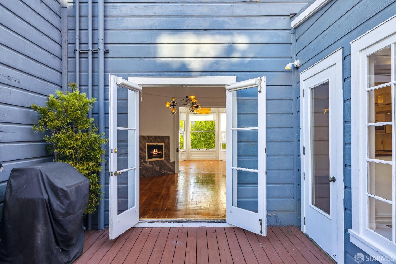 Detail Gallery Image 35 of 44 For 282 Eureka St, San Francisco,  CA 94114 - 4 Beds | 2/1 Baths