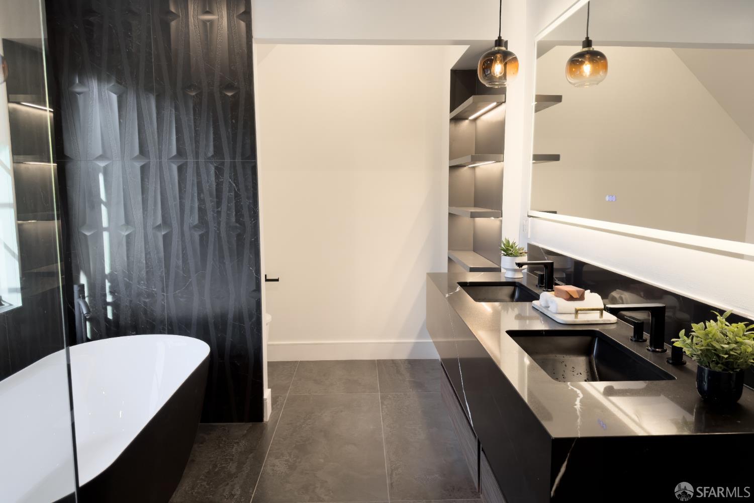 Detail Gallery Image 29 of 47 For 14 Channing Rd, Burlingame,  CA 94010 - 5 Beds | 5/1 Baths