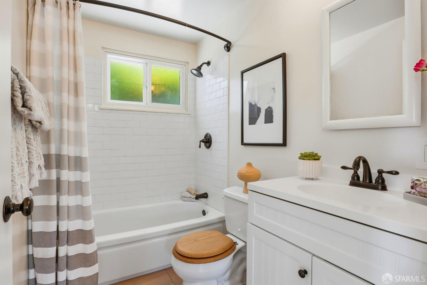 Detail Gallery Image 33 of 41 For 656 Pebble Dr, El Sobrante,  CA 94803 - 3 Beds | 2 Baths