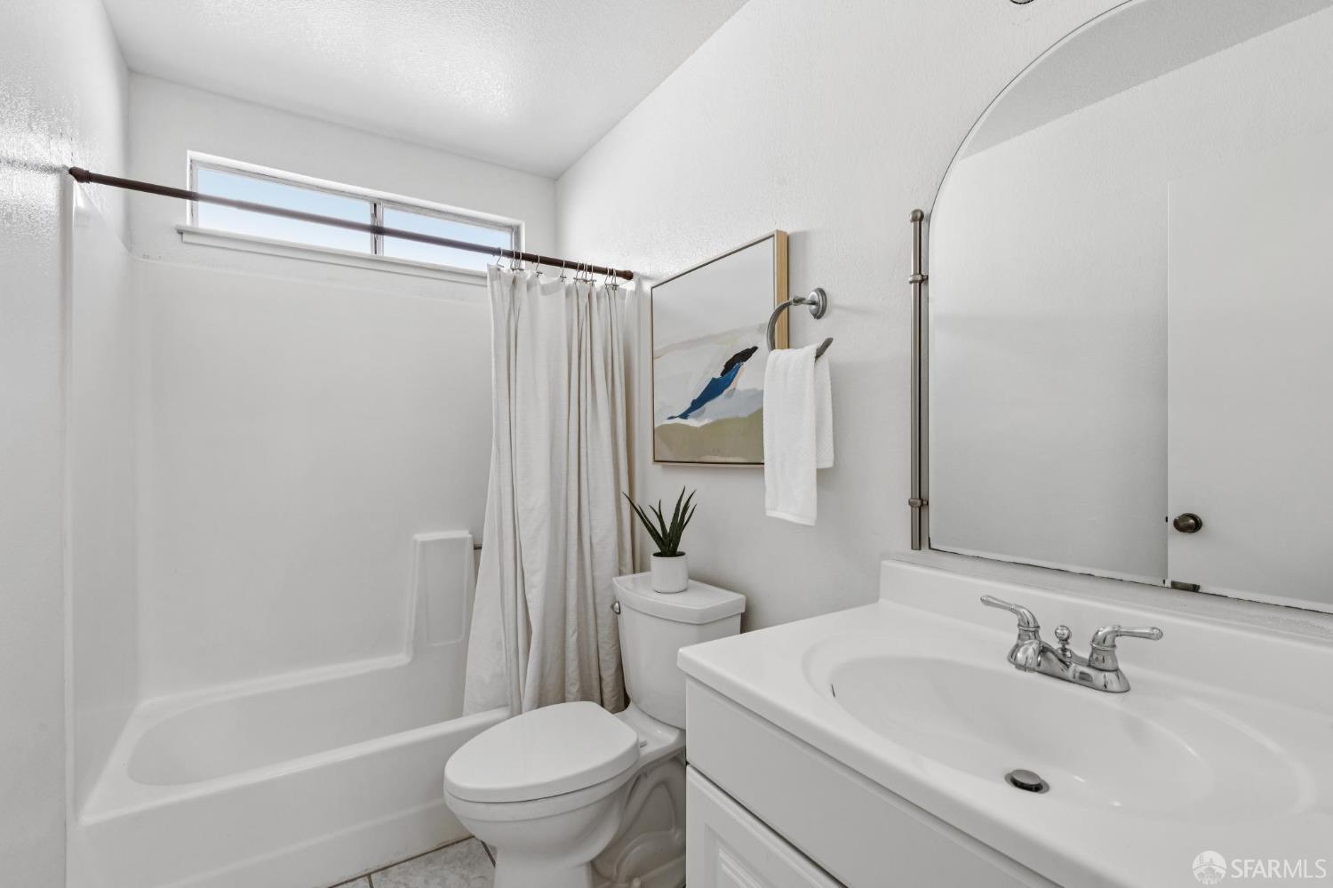 Detail Gallery Image 20 of 28 For 141 Edgewater Pl, Pittsburg,  CA 94565 - 3 Beds | 2/1 Baths