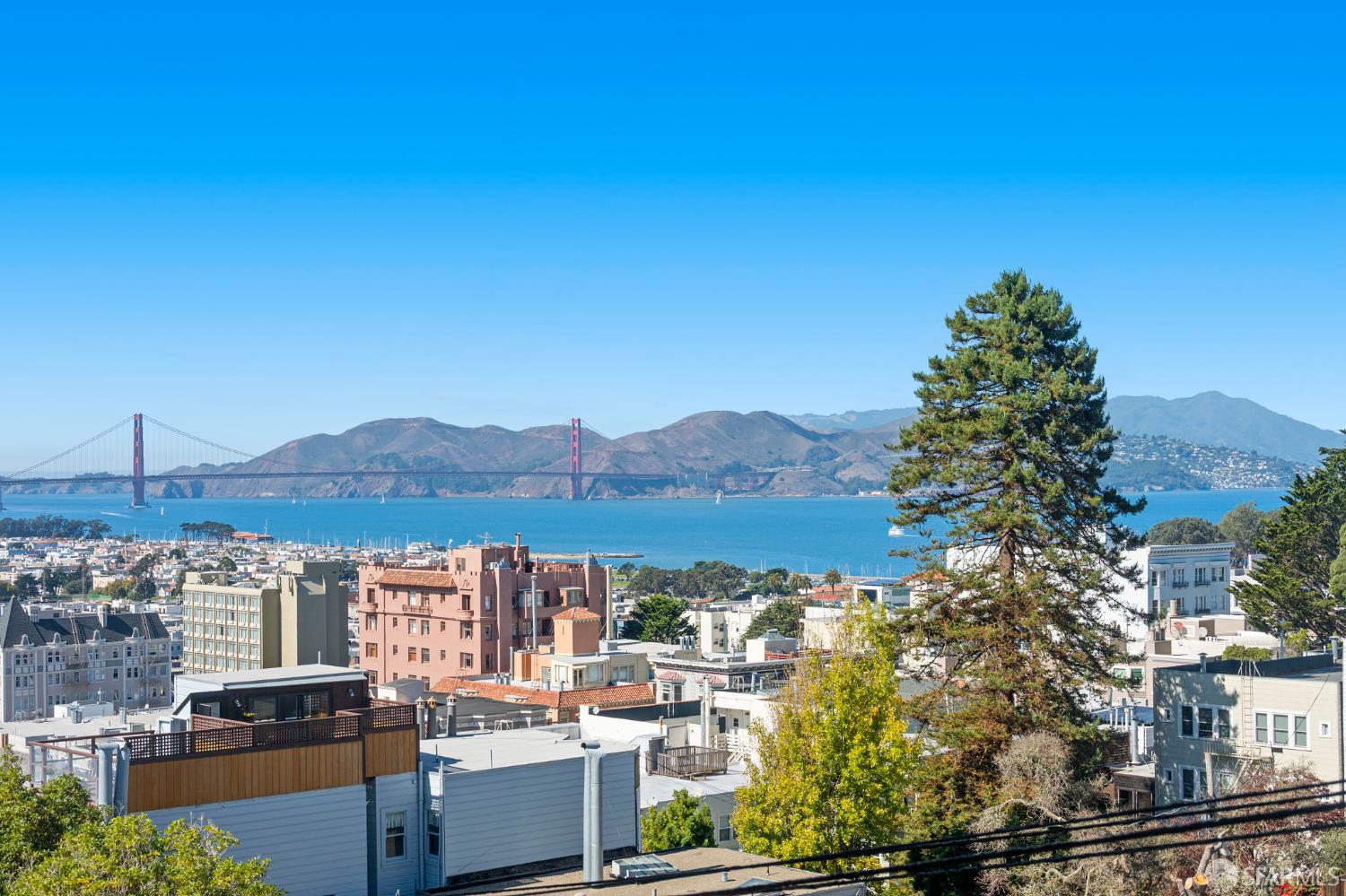 Detail Gallery Image 3 of 40 For 2363 Larkin St #34,  San Francisco,  CA 94109 - 2 Beds | 1 Baths