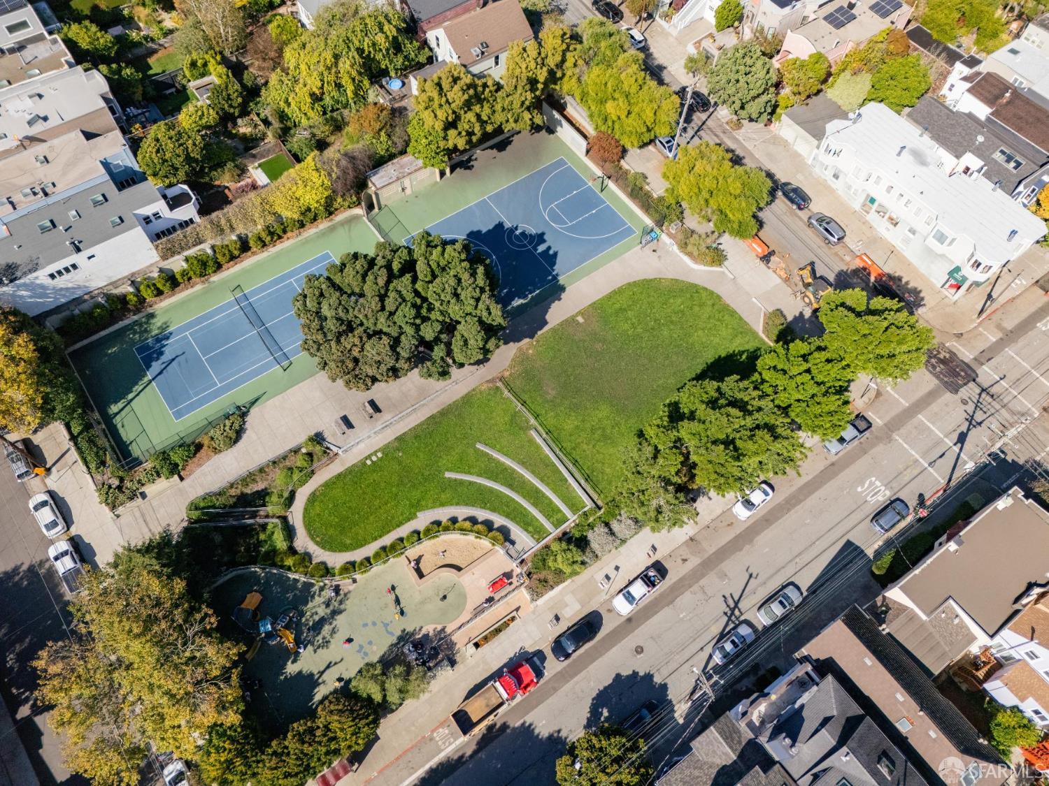 Detail Gallery Image 6 of 93 For 729 Douglass St, San Francisco,  CA 94114 - – Beds | – Baths