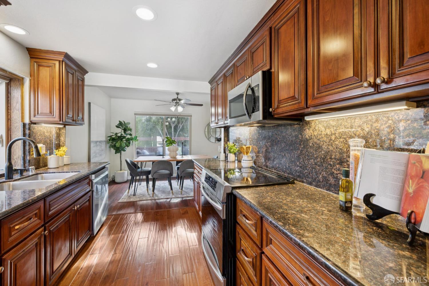Detail Gallery Image 7 of 35 For 1 Cape Breton Ct, Pacifica,  CA 94044 - 4 Beds | 2 Baths