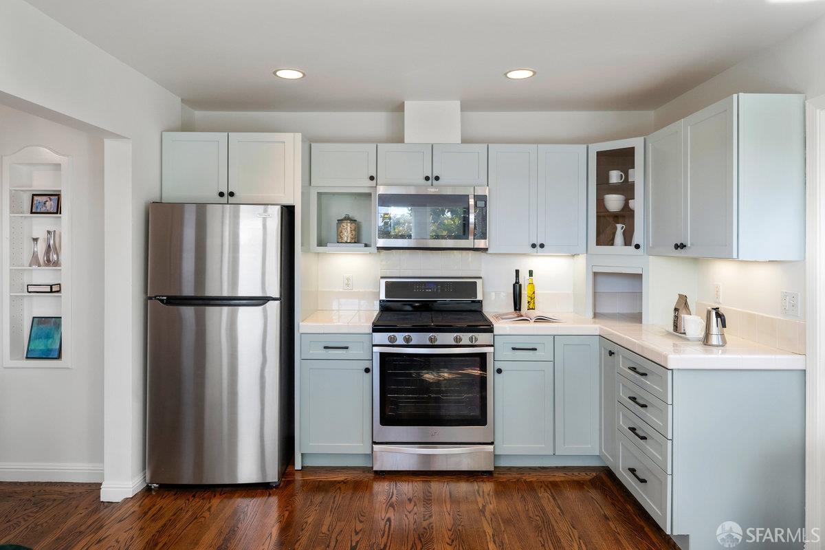 Detail Gallery Image 9 of 28 For 4190 Folsom St, San Francisco,  CA 94110 - 3 Beds | 2 Baths