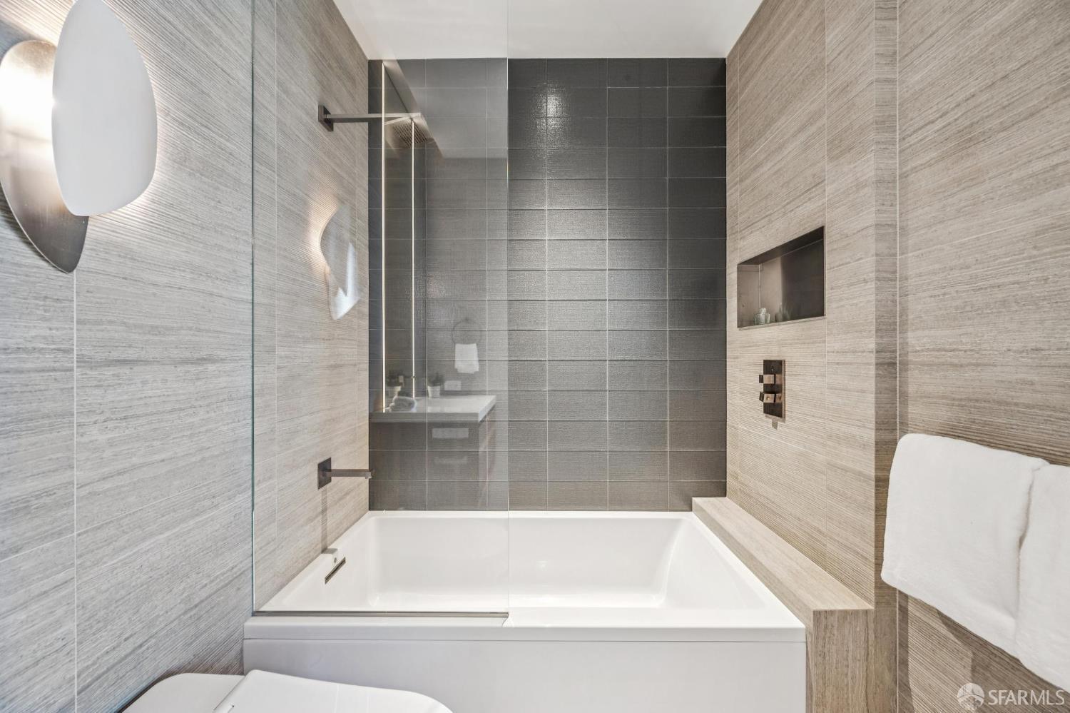 Detail Gallery Image 44 of 56 For 425 1st St #5404,  San Francisco,  CA 94105 - 2 Beds | 2 Baths