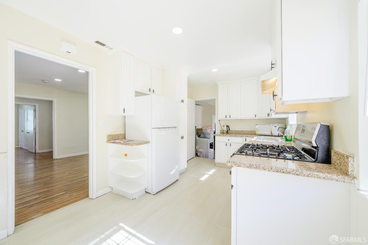 Detail Gallery Image 13 of 48 For 16829 Daryl Ave, San Lorenzo,  CA 94580 - 5 Beds | 2 Baths