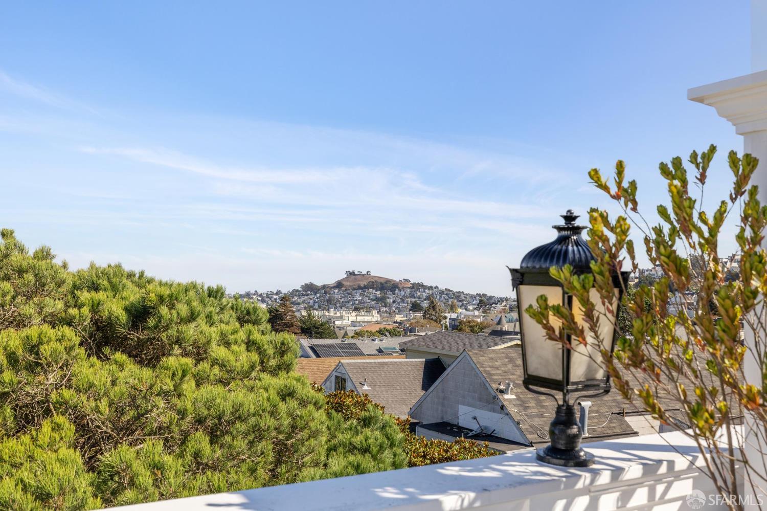 Detail Gallery Image 37 of 93 For 729 Douglass St, San Francisco,  CA 94114 - – Beds | – Baths