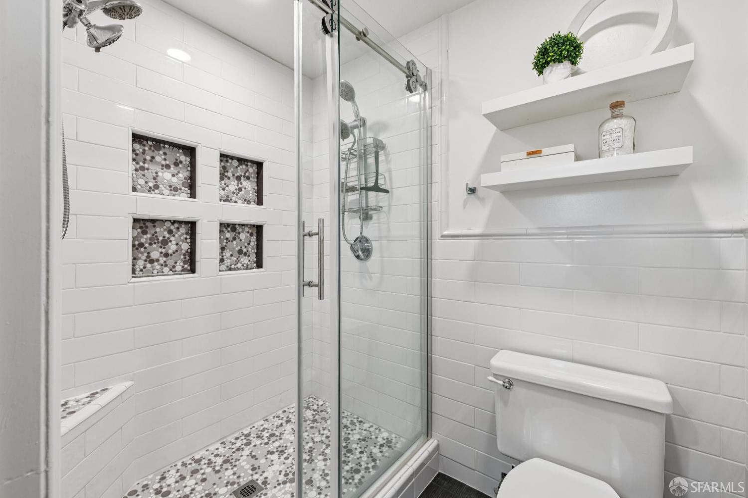 Detail Gallery Image 24 of 28 For 141 Edgewater Pl, Pittsburg,  CA 94565 - 3 Beds | 2/1 Baths