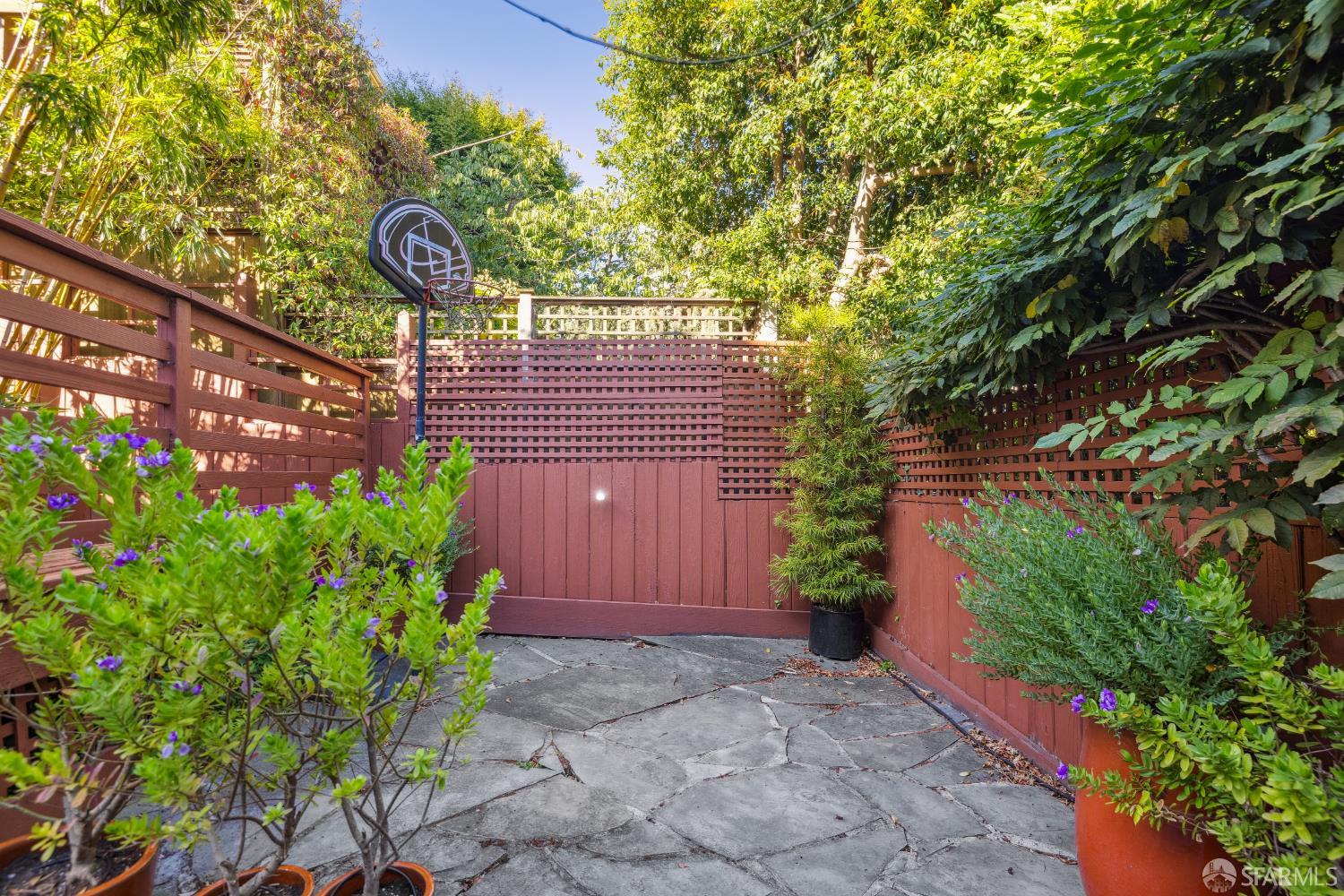 Detail Gallery Image 39 of 44 For 282 Eureka St, San Francisco,  CA 94114 - 4 Beds | 2/1 Baths