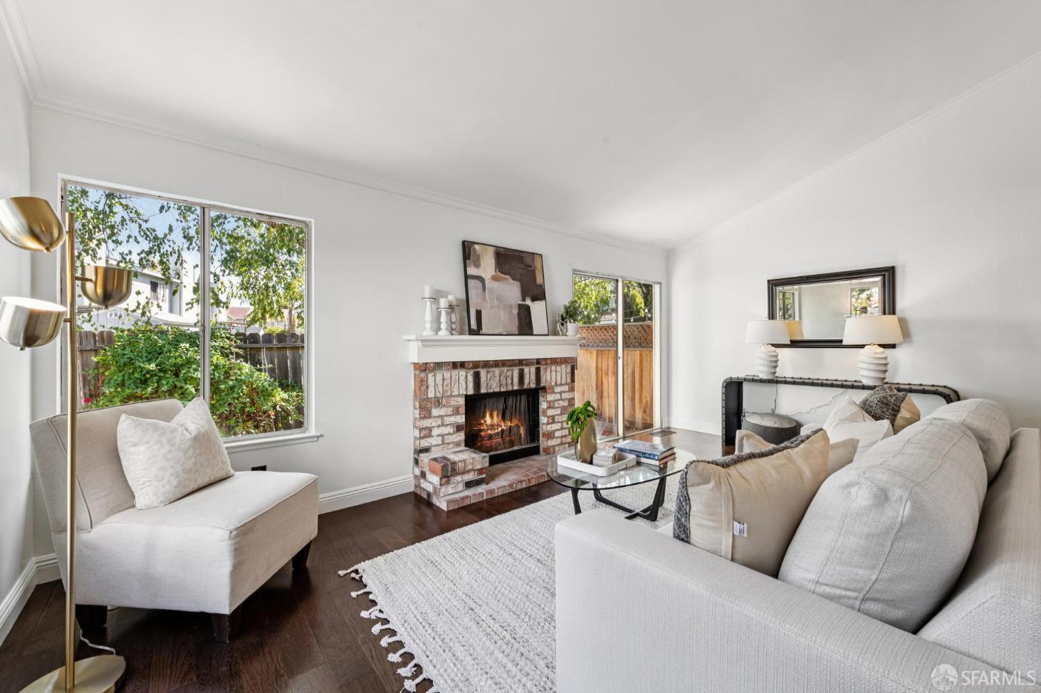 Detail Gallery Image 4 of 28 For 141 Edgewater Pl, Pittsburg,  CA 94565 - 3 Beds | 2/1 Baths